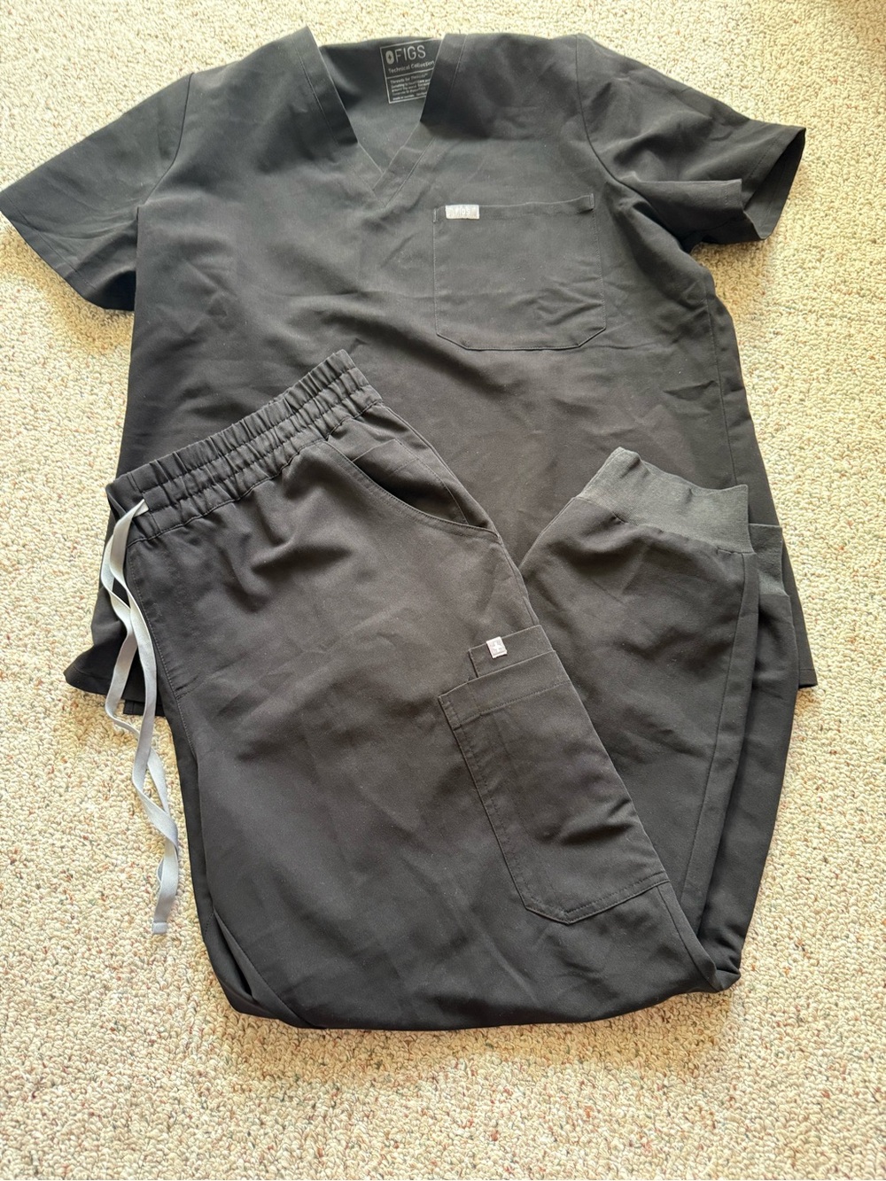 FIGS Wonens Black Jogger Scrub Pants and V Neck Top size XL